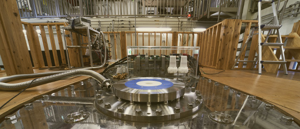強磁場センターの写真