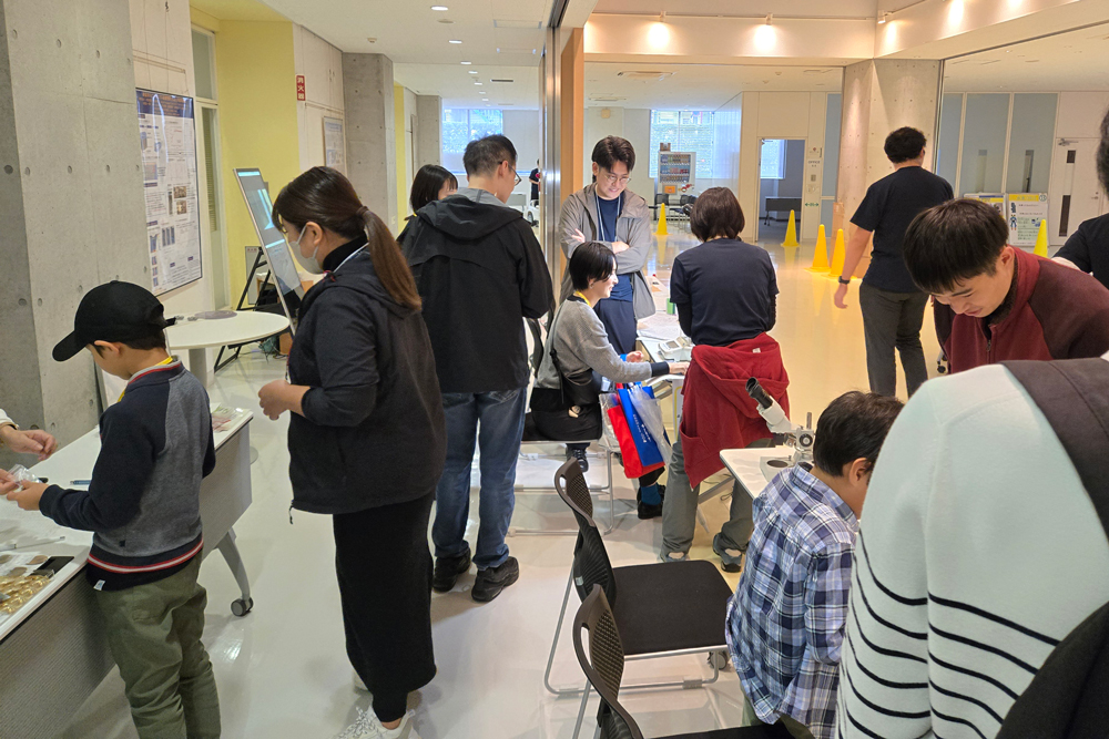 学際ハブの実験コーナーのようす