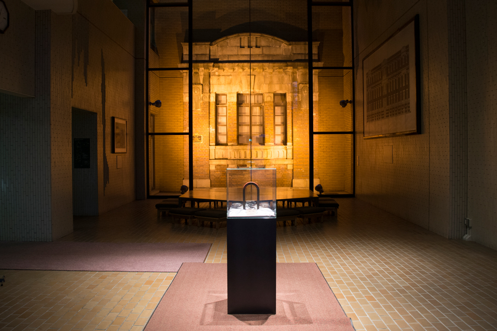 金属材料研究所1号館ロビーにある磁石